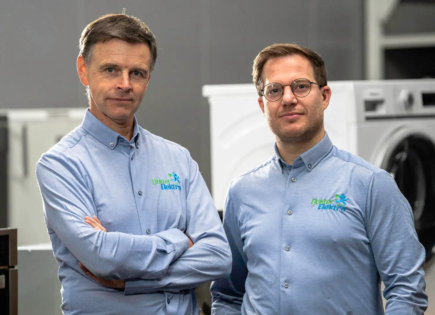 witgoed herstellers aan huis Marc en Jan van Dokter Elektro. Zij herstellen uw wasmachine, repareren uw vaatwasser en repareren alle huishoudtoestellen. inbouwovens. Witgoed herstelservice voor de regio Gent, Oost-en West-Vlaanderen.